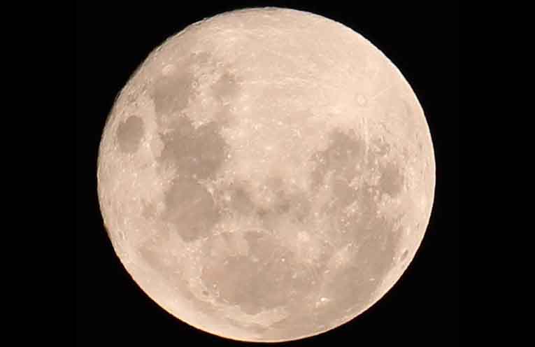 Supermoons are the closest to earth. Photo Greg Higgins.