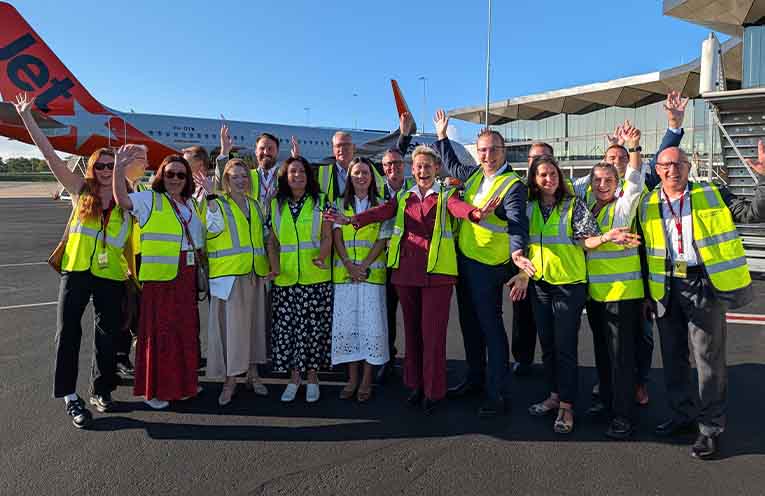 Inaugural Singapore service takes off from Newcastle Airport