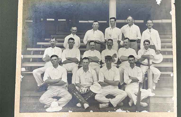 Help identify faces in old Dungog or Gloucester photo