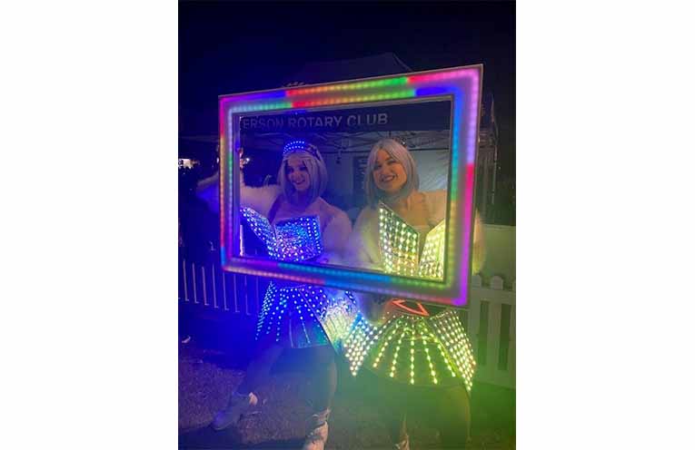 Larissa Proctor and Louise Charlotte, entertainers from Fyrestorm.